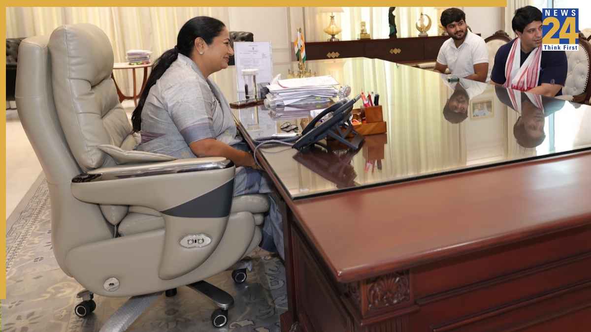 CM रेखा गुप्ता की कुर्सी क्यों हो रही वायरल? कीमत-फीचर्स को लेकर किया जा रहा दावा कर देगा हैरान