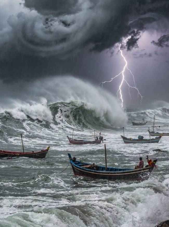 मछुआरों को समुद्र से दूर रहने की सलाह