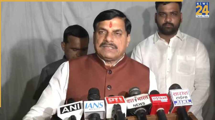 पटाखा फैक्ट्री हादसे पर CM मोहन यादव का बड़ा एक्शन, देवास के SDM, नायब तहसीलदार और SDO निलंबित
