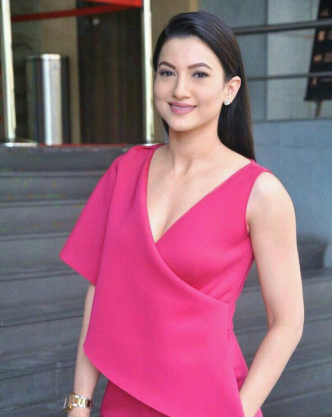 Gauahar Khan-1-2-3-4-5
