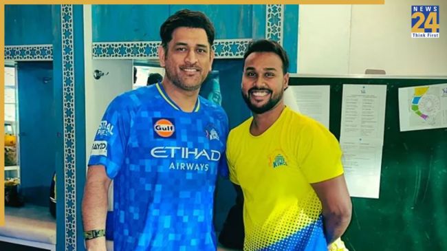 MS Dhoni Jishan Adil -1
