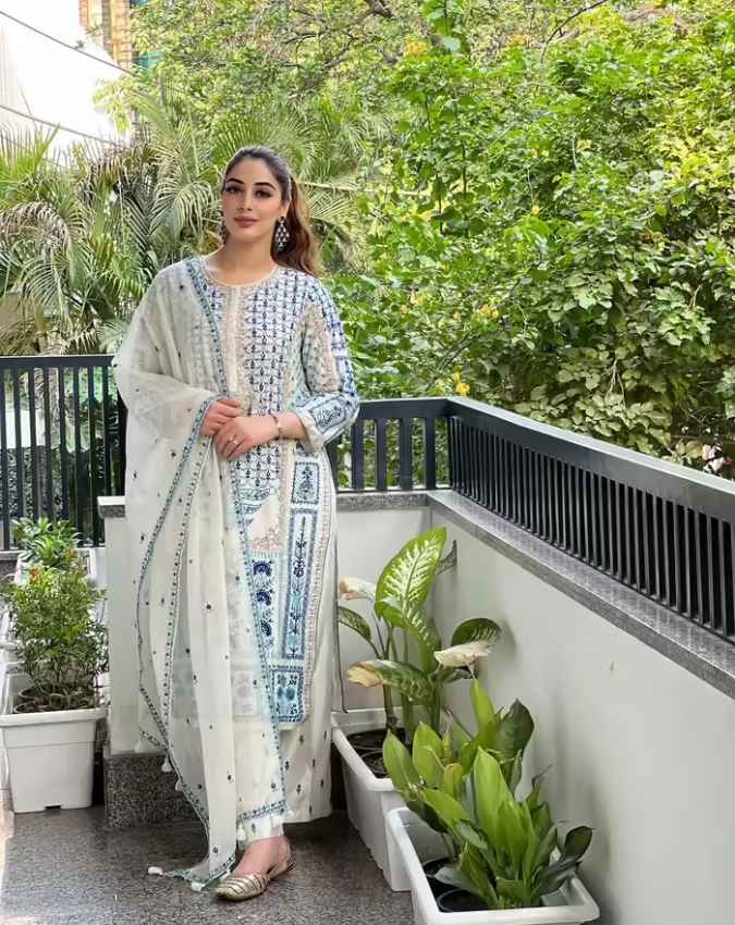 इस लुक बेहद सुंदर लगेंगी आप