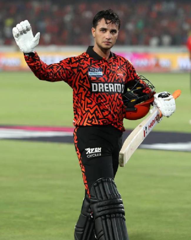 Fastest Century While Run Chasing in IPL-1-2-3