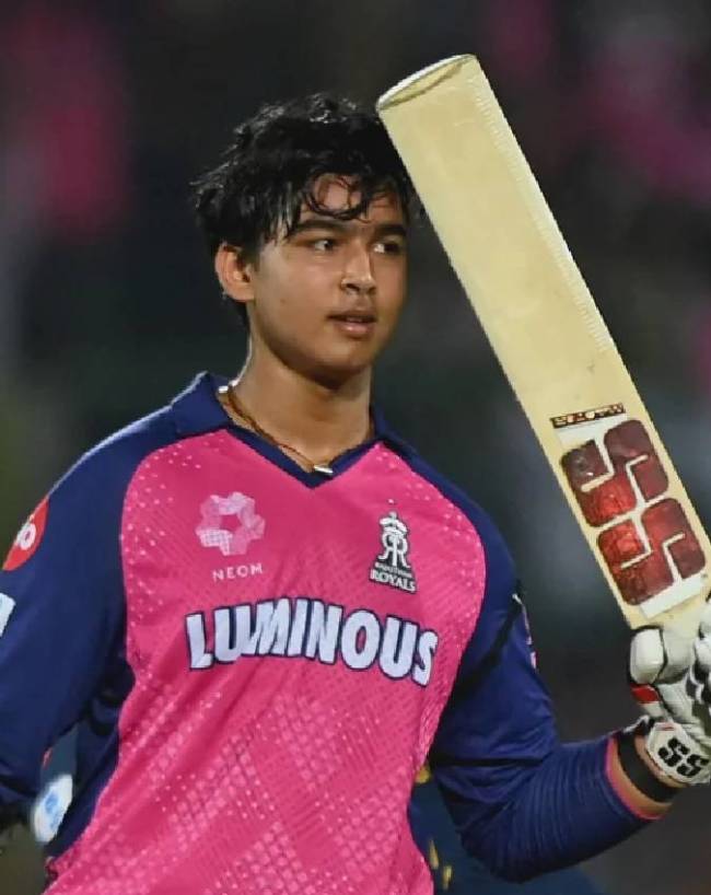 Fastest Century While Run Chasing in IPL-1-2-3-4-5-6