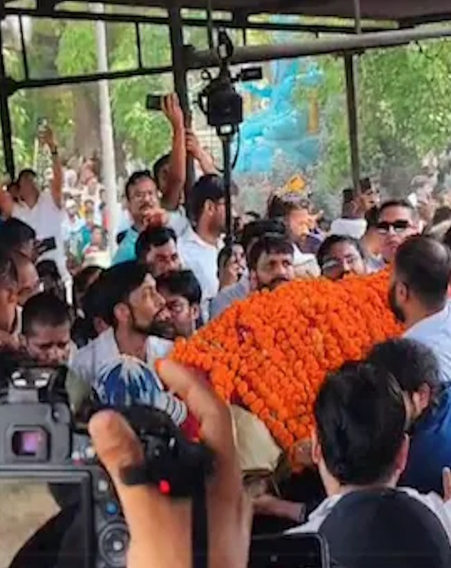 Prateek Yadav Last Rites Main-1-2-3