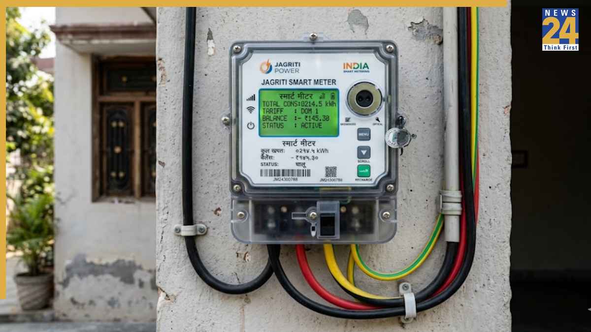 Smart Meter Rules: यूपी में स्मार्ट मीटर को लेकर बदला नियम, जानें कब कट सकता है कनेक्शन