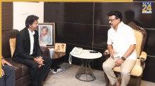 जब तमिलनाडु के पूर्व मुख्यमंत्री से मिले प्रजेंट CM विजय, नजरें मिलीं और फिर… जानिए क्या हुआ?