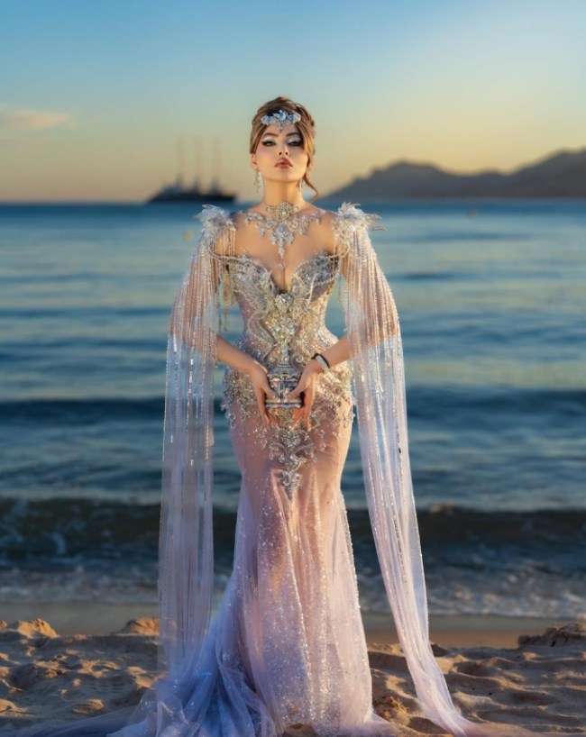Urvashi Rautela-1-2-3-4-5-6