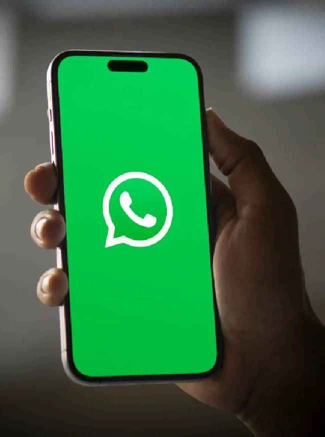 चौथे स्थान पर व्हाट्सएप का कब्जा