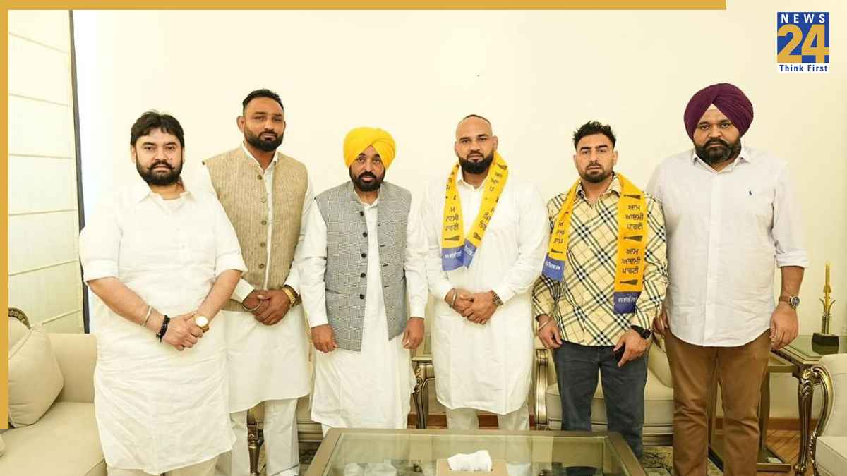 विश्व प्रसिद्ध कबड्डी खिलाड़ी संदीप लुधड़ अपने साथियों के साथ आप में शामिल