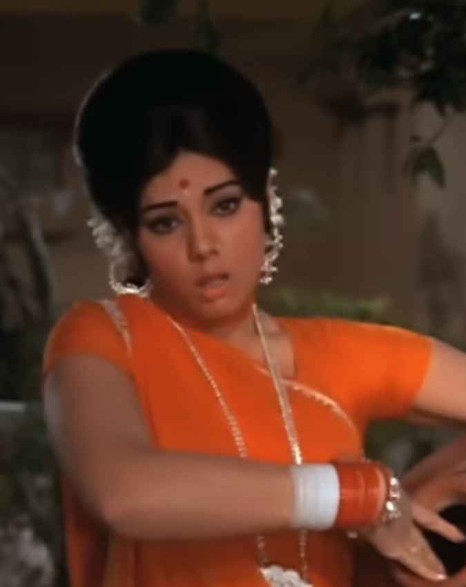 'बिंदिया चमकेगी चूड़ी खनकेगी' किस मूवी में रिलीज हुआ था