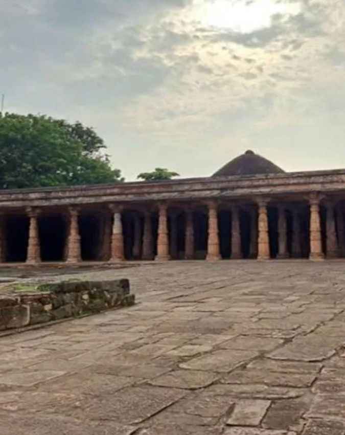 कमाल मौला मस्जिद का दावा