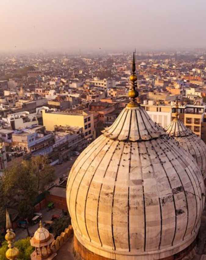 दिल्ली की सड़कों और बाजारों में दिखती है मुगल छाप