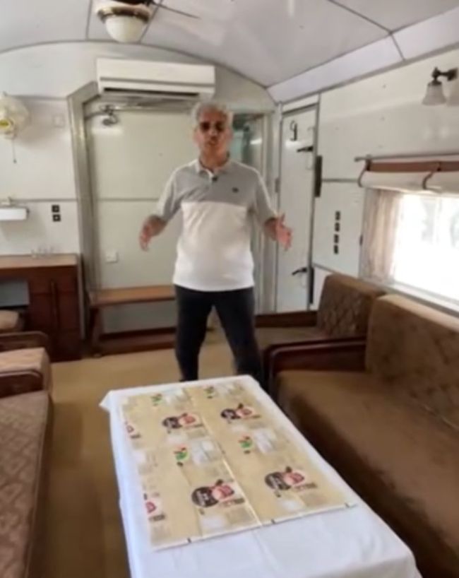 Pakistan Railways Parlor Coach-1-2