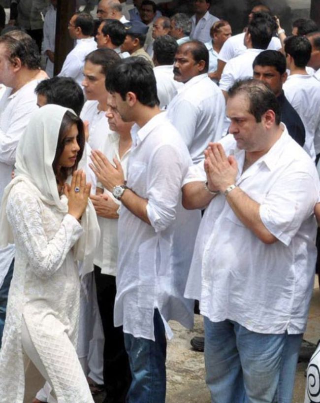 White Clothes in Funeral-1-2