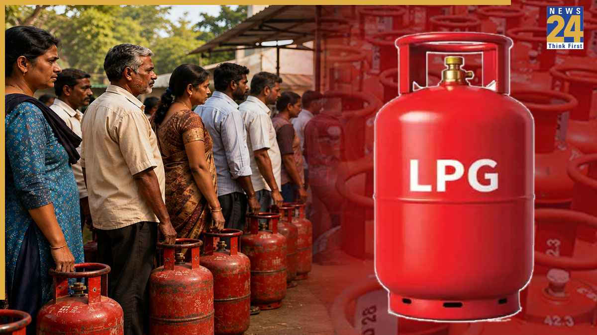 Gas Cylinder Booking New Price: गैस सिलेंडर बुकिंग के लिए अब देने होंगे इतने पैसे, जारी हुईं नई कीमतें