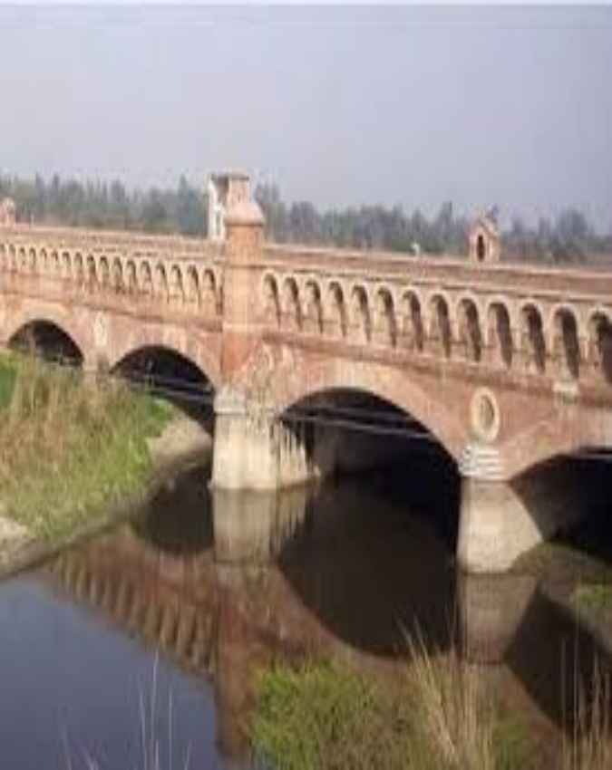 उत्तर प्रदेश में बना नदी के ऊपर नहर