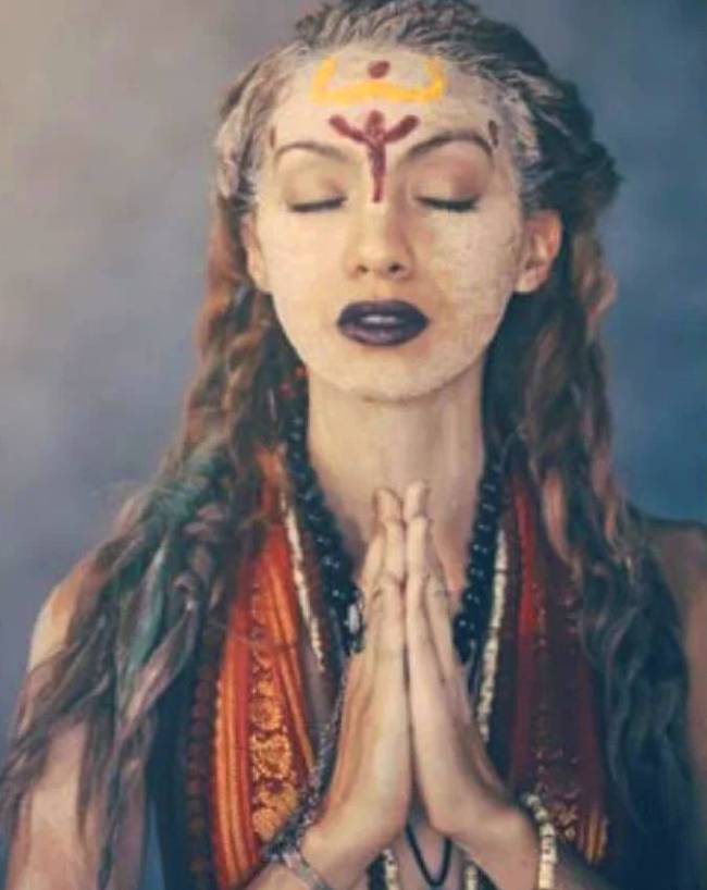 Female-Naga-Sadhvi-1-2-3-4-5-6-7-8