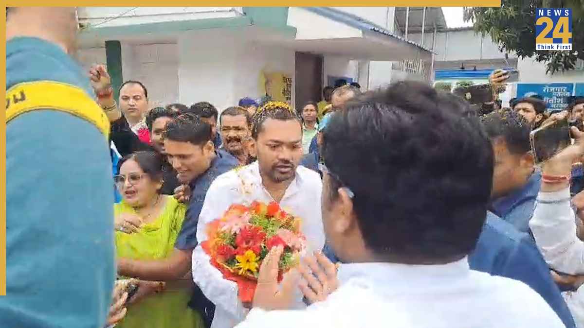नीतीश के नक्शेकदम पर चले निशांत, दिया बड़ा बयान, देखें पहली सद्भावना यात्रा की तस्वीरें
