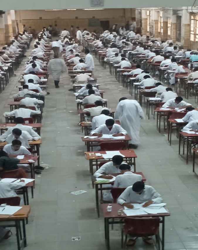 पाकिस्तान में पास करना होता है MDCAT