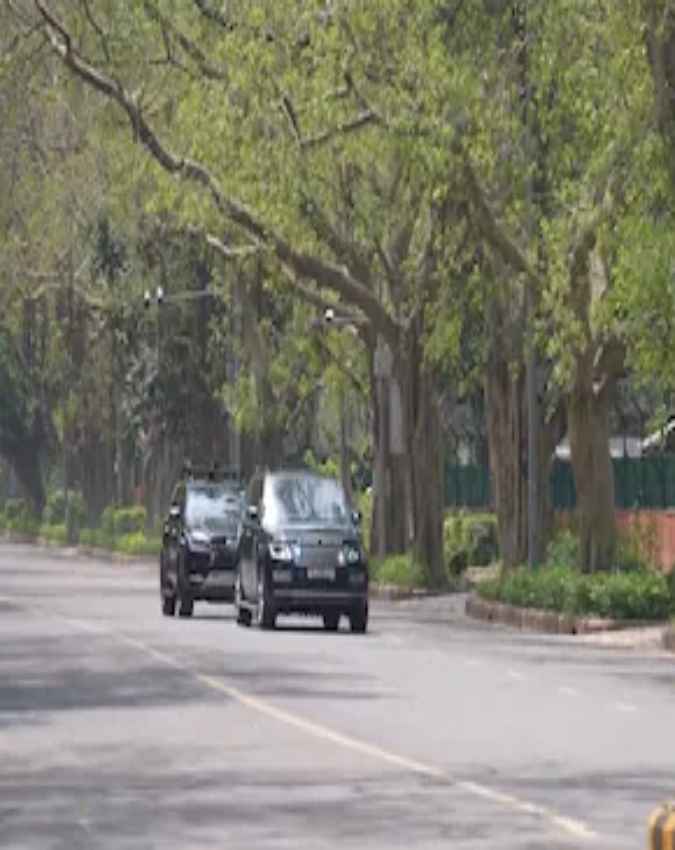 पीएम के काफिले में कटौती