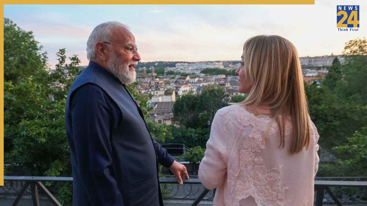 PM मोदी और मेलोनी की दिलचस्प तस्वीरें, रोम में हुई दोनों की मुलाकात, डिनर भी किया साथ