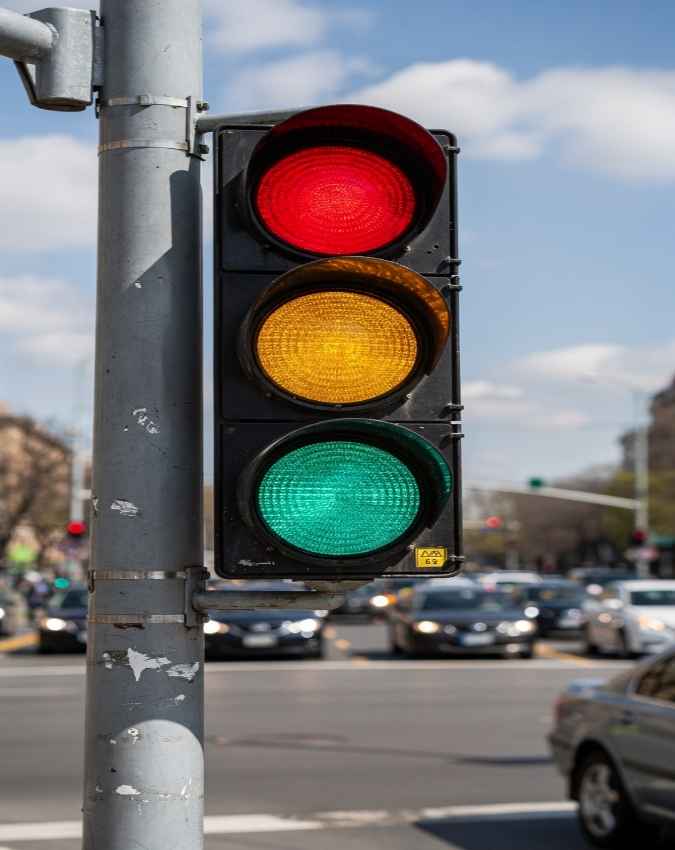 रुकने के लिए क्यों चुना लाल रंग?