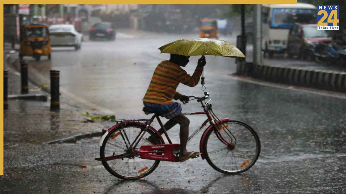 UP Weather: यूपी में नोएडा समेत 38 जिलों में आंधी-तूफान का अलर्ट, बिजली गिरने की भी चेतावनी
