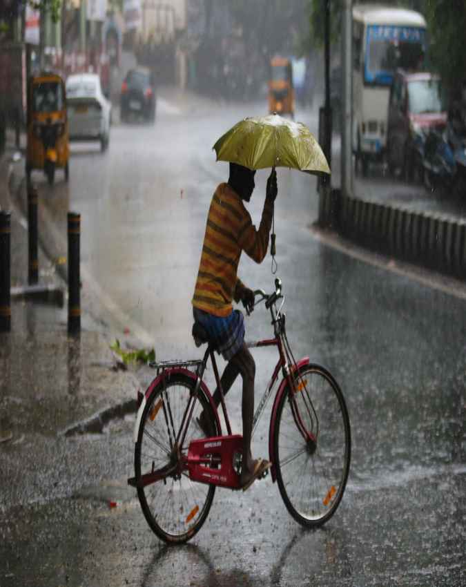 बेमौसम कोई बारिश मानसून नहीं