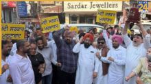 ‘आप’ के ‘ट्रेड विंग’ ने गैस सिलेंडर की कीमतों में बढ़ोतरी के खिलाफ घंटा घर पर विरोध प्रदर्शन किया