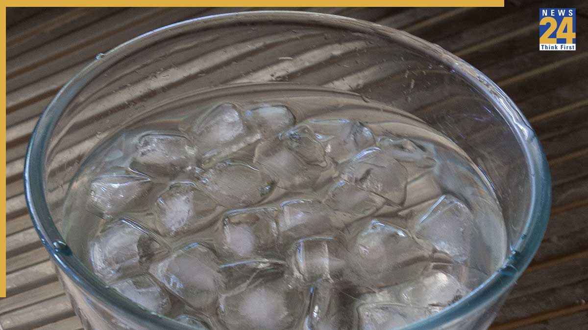 Cold Facial: कोल्ड फेशियल क्या होता है? जानिए कैसे मिनटों में चेहरे पर ला सकता है नेचुरल ग्लो  