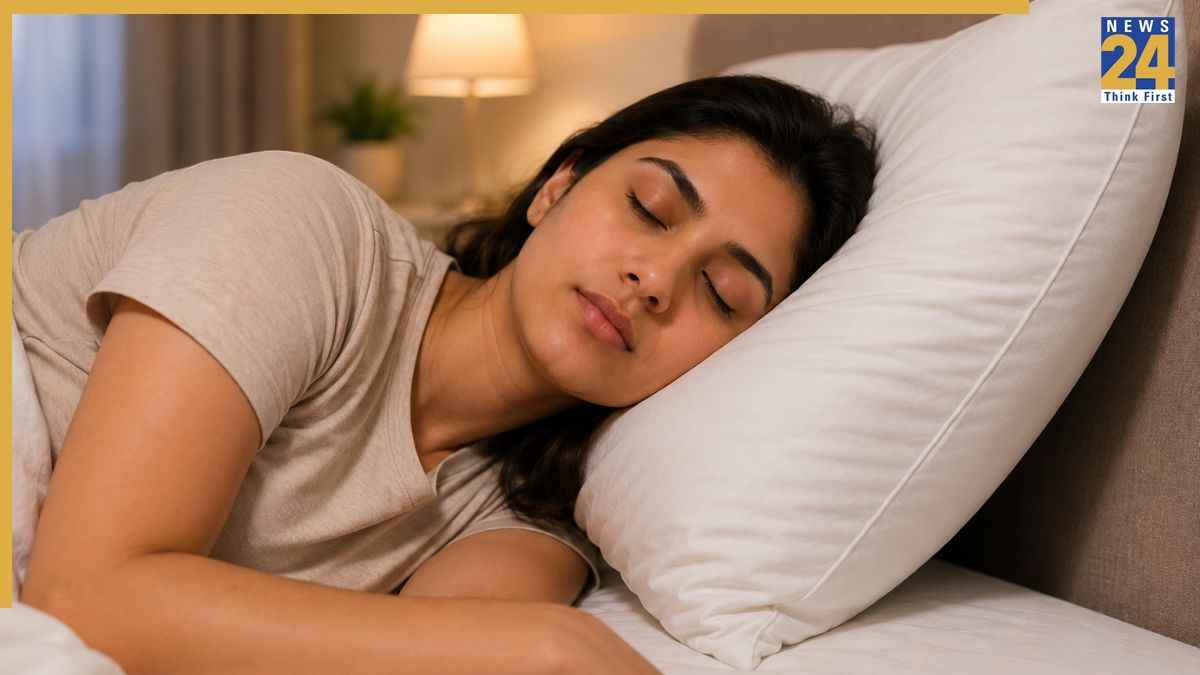 क्या ऊंचा तकिया लगाकर सोना हो सकता है हानिकारक? जानें सही तरीका वरना उठानी पड़ेगी परेशानी  