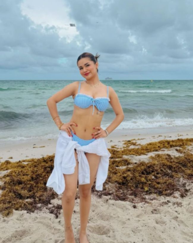 avneet kaur hot pics-1-2