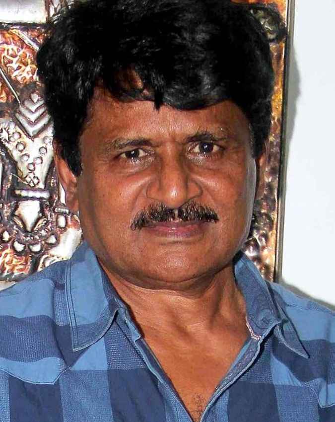 भूखे पेट बस स्टैंड पर सोए