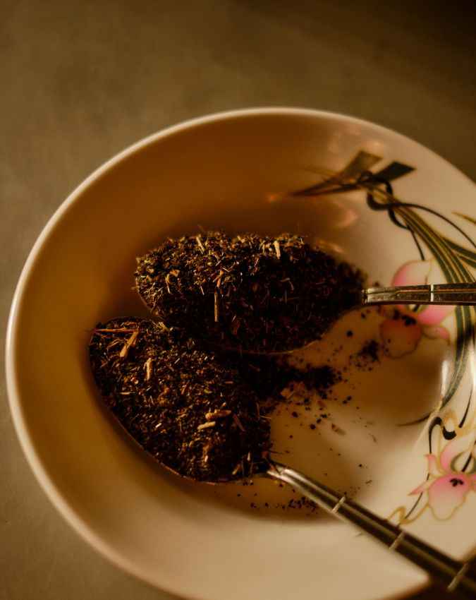सूखी चायपत्ती का करें इस्तेमाल