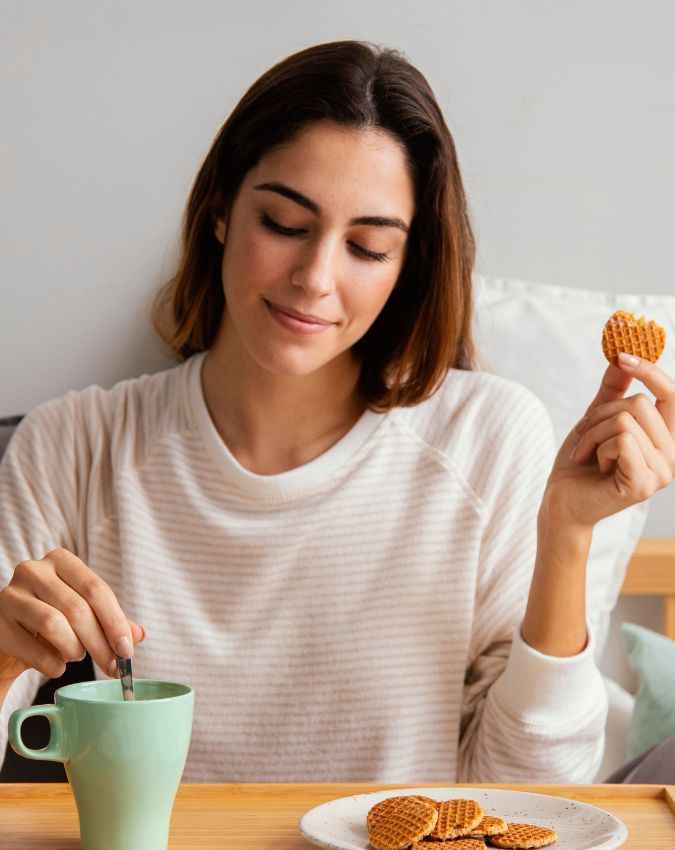 स्नैक्स के साथ लें चाय 