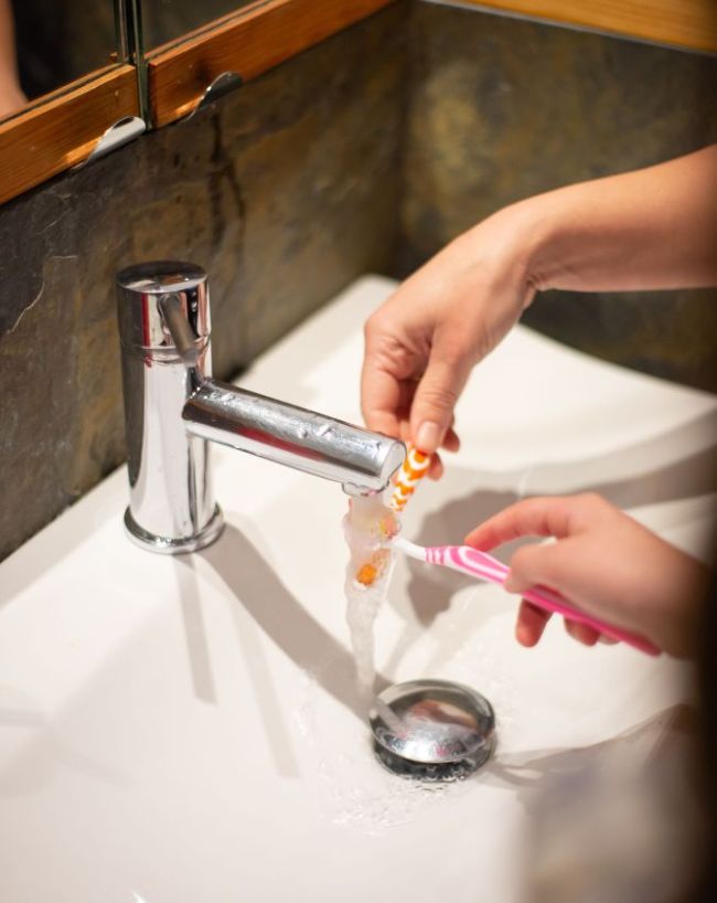 How To Clean Toothbrush-1-2