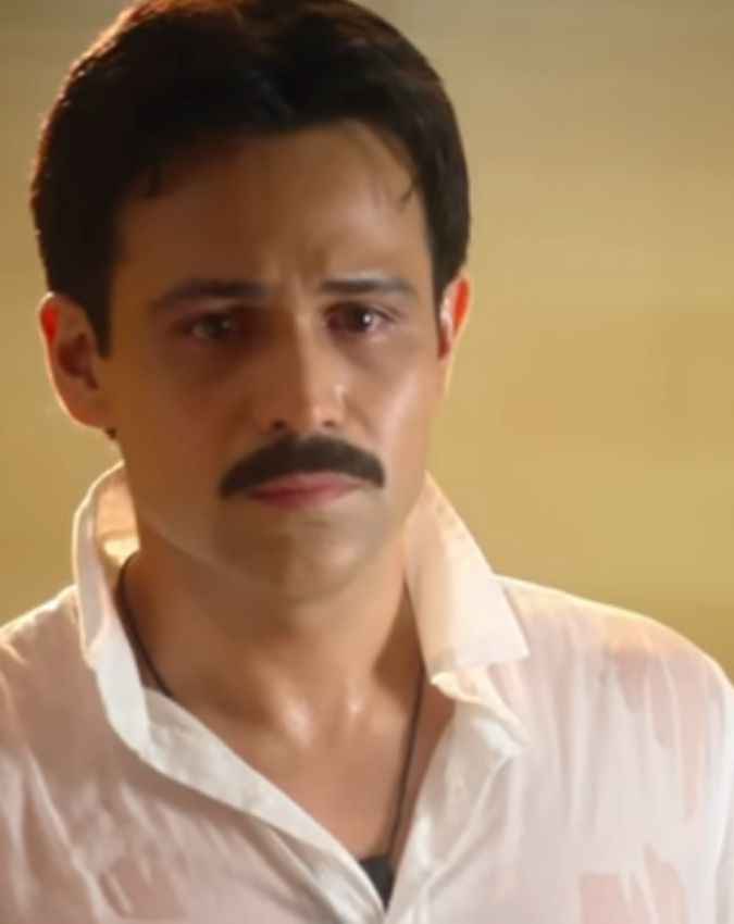  जोर से किया लिप-लॉक