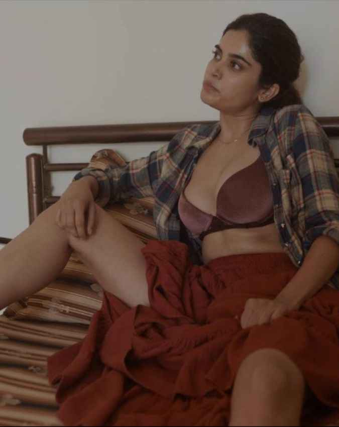 She के मुख्य किरदार