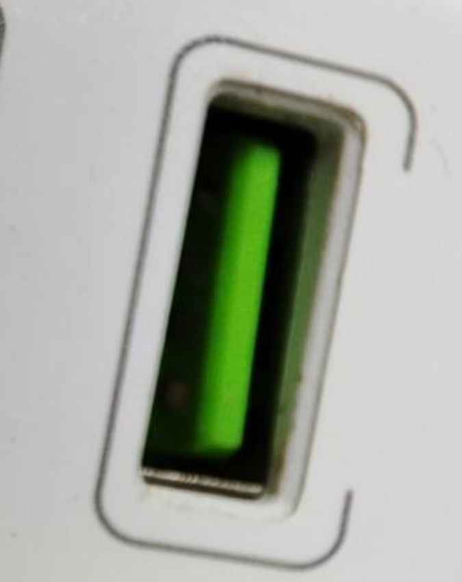 हरा-नीला USB पोर्ट किसे दर्शाता है?