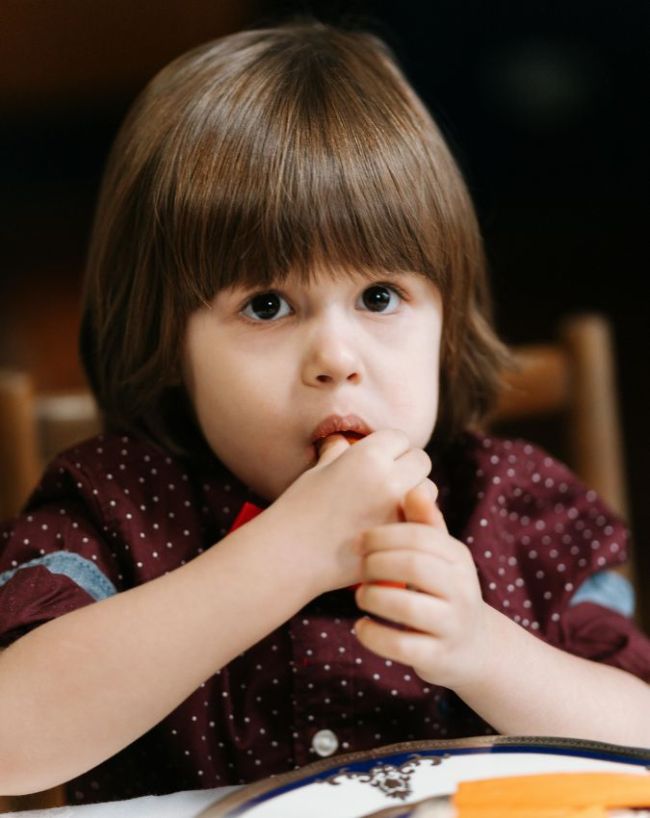 Watching TV While Eating-1-2-3-4-5
