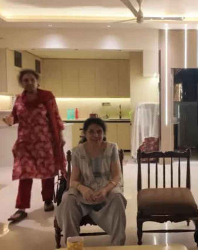 हाई-टेक ओपन किचन