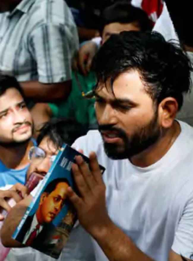 कॉकरोच जनता पार्टी के समर्थक हैं सोनम वांगचुक
