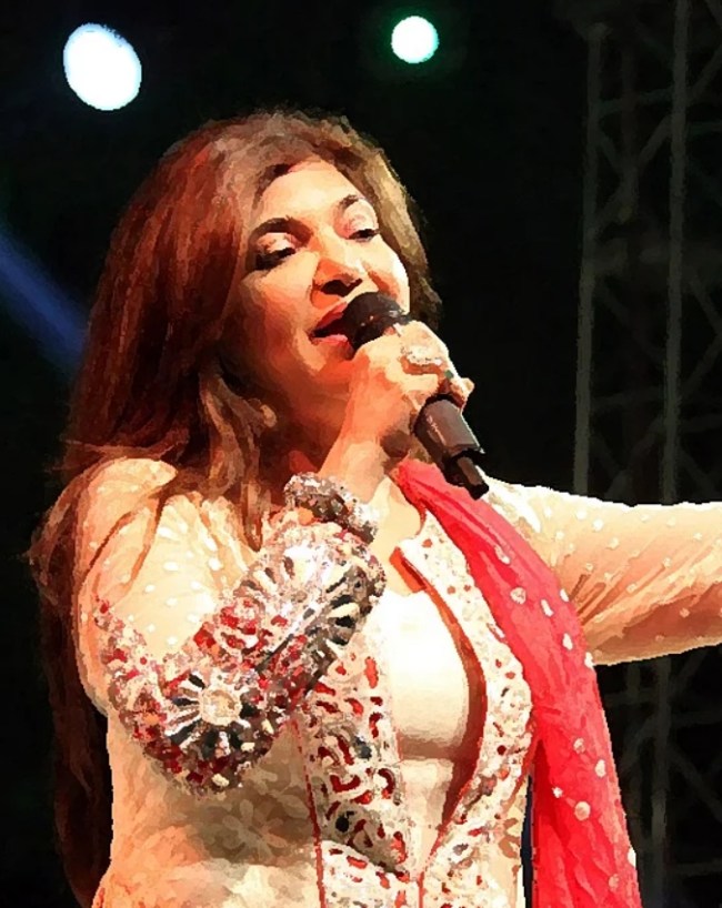 Alka Yagnik-1-2-3-4-5