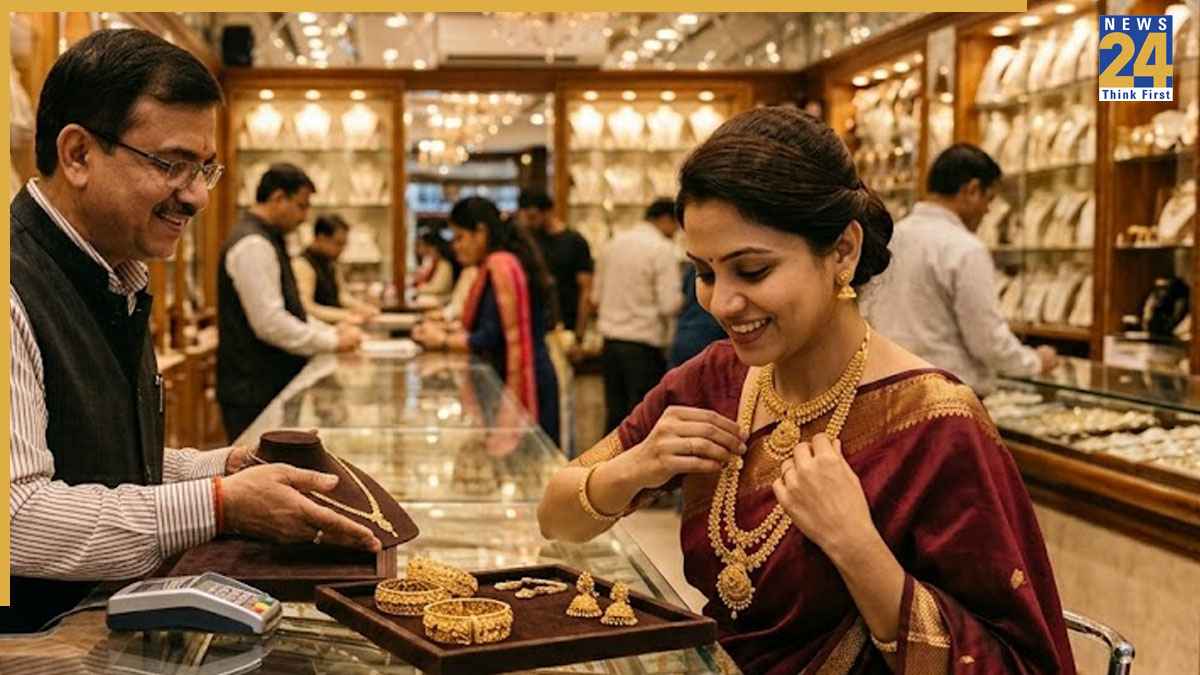 Gold Price Crash: औंधे मुंह गिरा सोना-चांदी! सोना 2700 टूटा, चांदी 4500 से ज्यादा फिसली; देखें आज का रेट