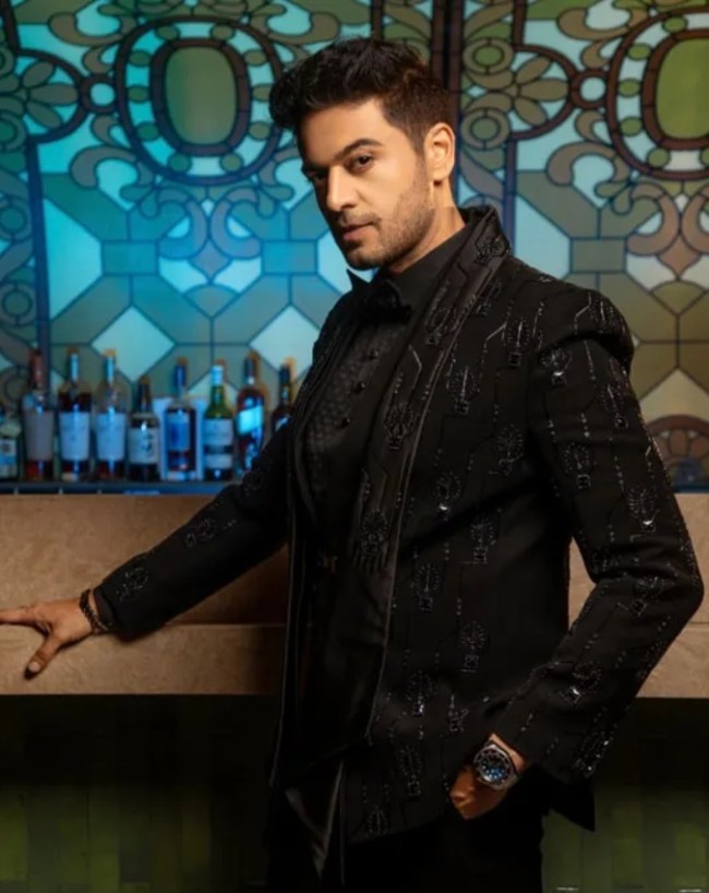 Gaurav Khanna, Akansha Chamola-1-2-3-4-5