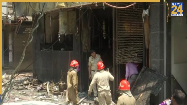 delhi fire news live, delhi malviya nagar fire news live, Malviya Nagar Fire,Delhi Fire Service, Restaurant Fire, delhi latest news, Delhi news, Delhi latest news, Delhi news live, Delhi news today, Today news Delhi,Delhi Restaurant Fire,delhi fire,malviya nagar fire,restaurant fire,delhi fire services