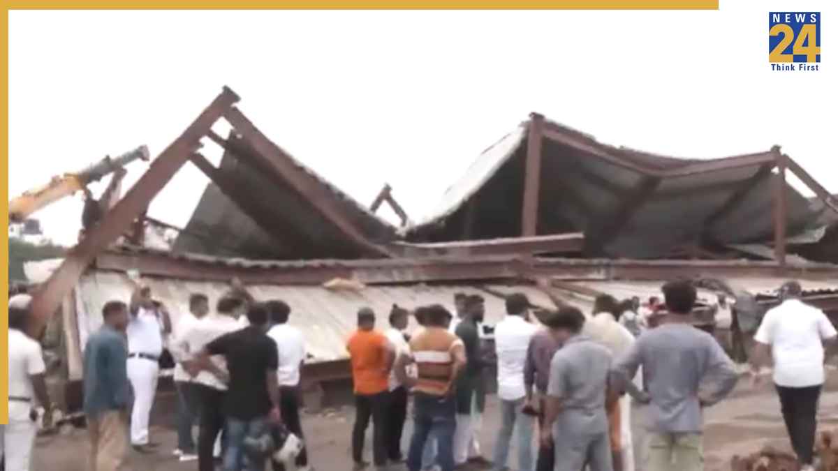 VIDEO: कोलकाता में निर्माणाधीन गोदाम ढहा, 5 लोगों की मौत, कई अभी भी फंसे; राहत-बचाव कार्य जारी