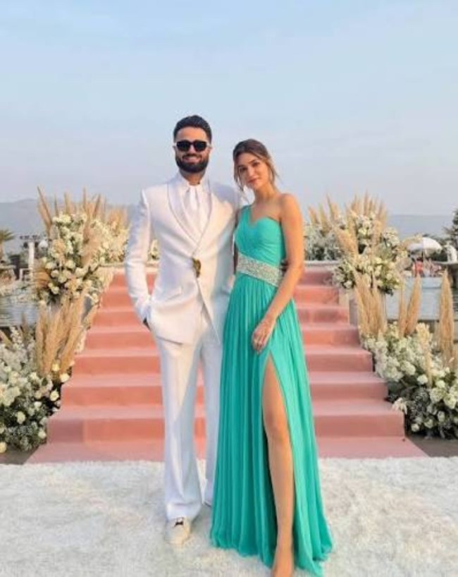 Kriti Sanon, Kabir Bahia-1-2-3-4-5-6