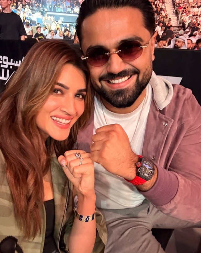 Kriti Sanon, Kabir Bahia-1-2-3-4-5
